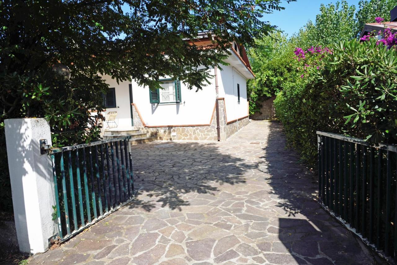 Beachside House Sperlonga Exterior photo